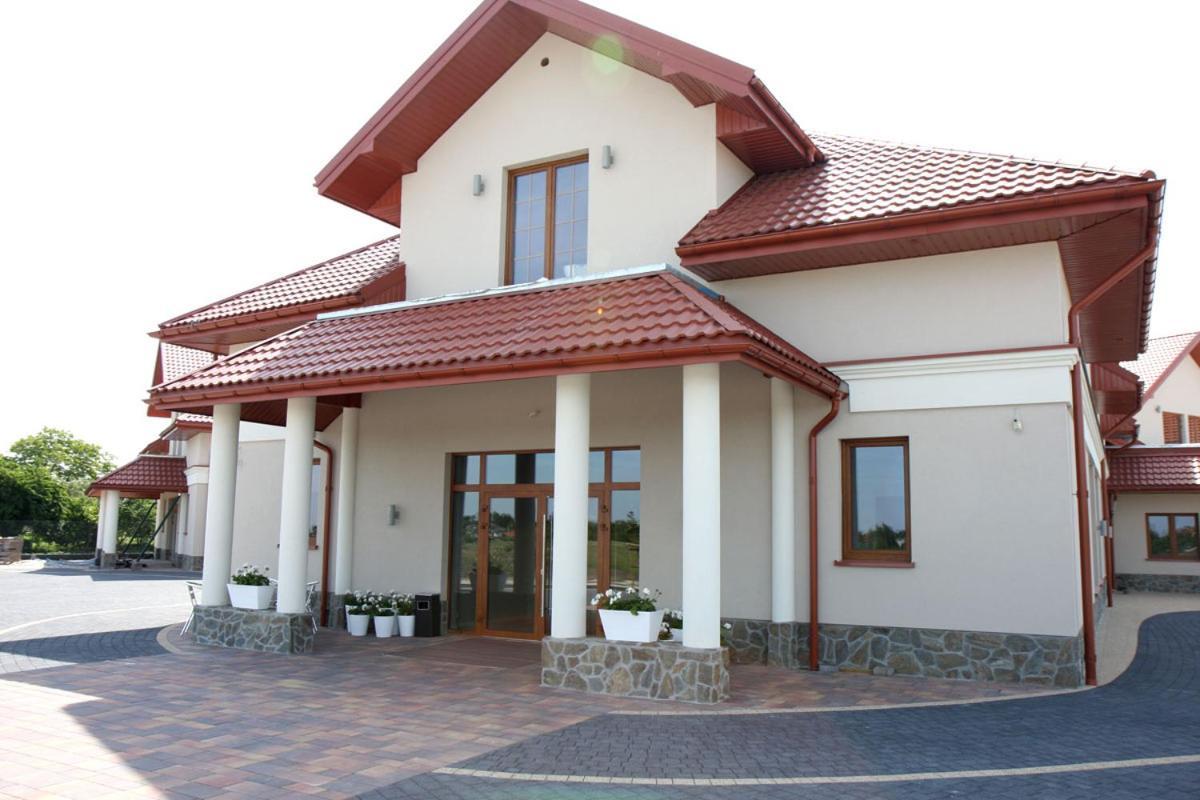 Malinowy Dwor Wieluń Esterno foto